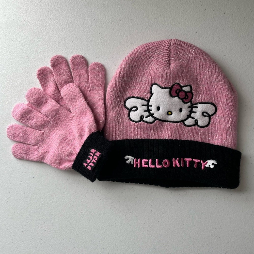 Hello Kitty Pink Accessory Bundle | Beanie, Gloves, Wallet, Watch & Keychain - Picture 3 of 17